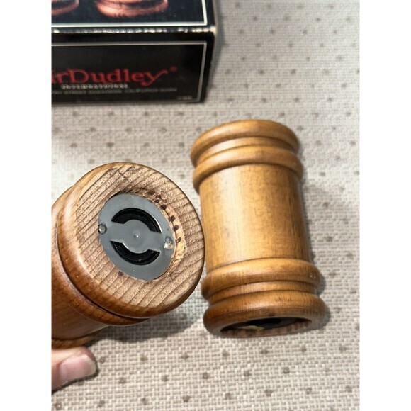 Vintage Mr. Dudley Golden Oak Peppermill Set New Old Stock - Picture 4 of 6